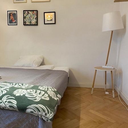 Slow Life Apartment Next To Metro Station Warschau Exterior foto