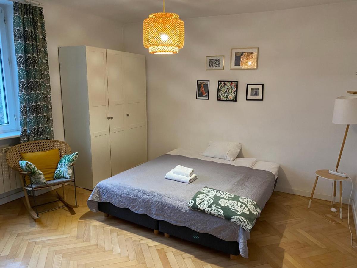Slow Life Apartment Next To Metro Station Warschau Exterior foto
