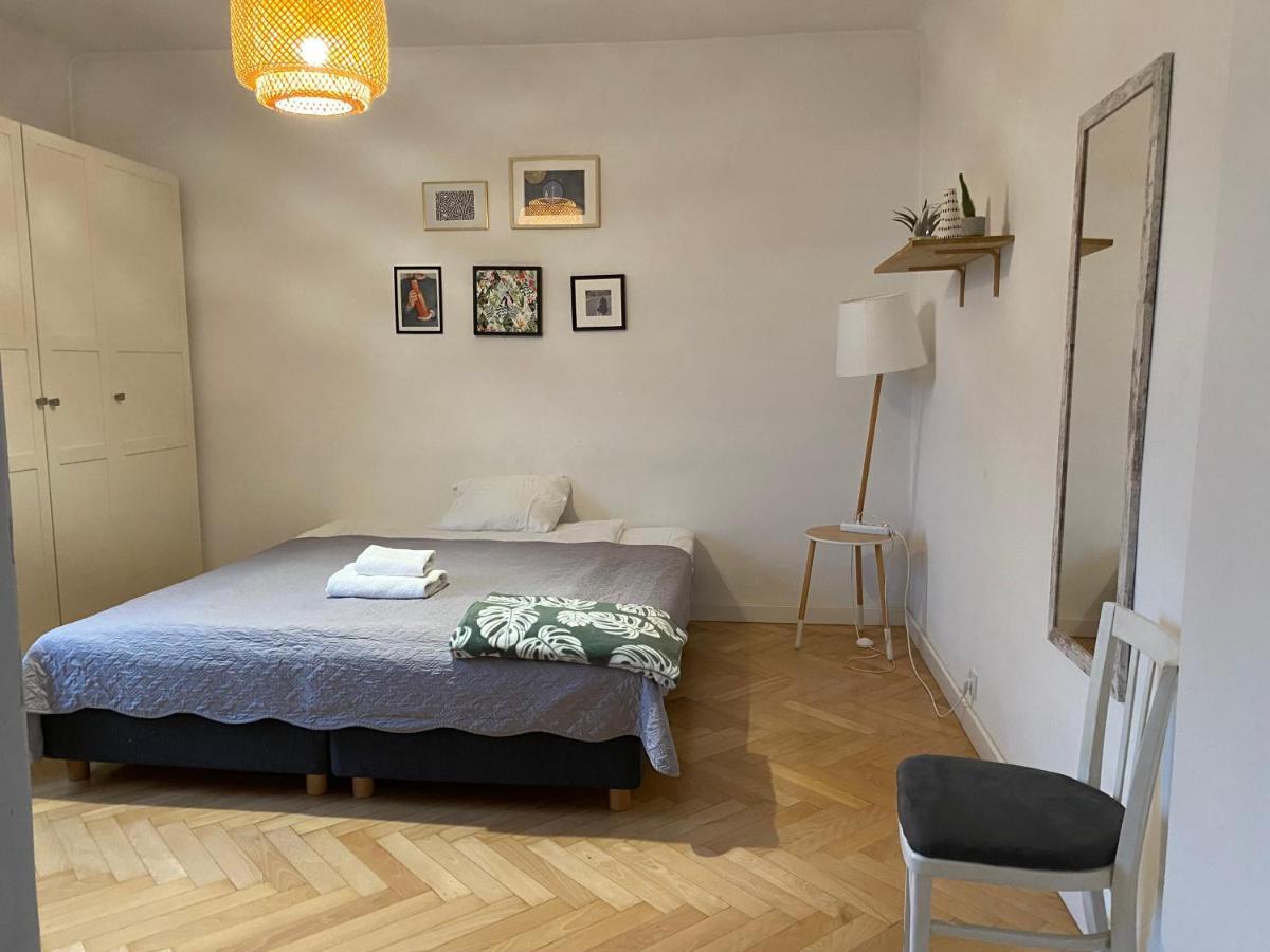 Slow Life Apartment Next To Metro Station Warschau Exterior foto