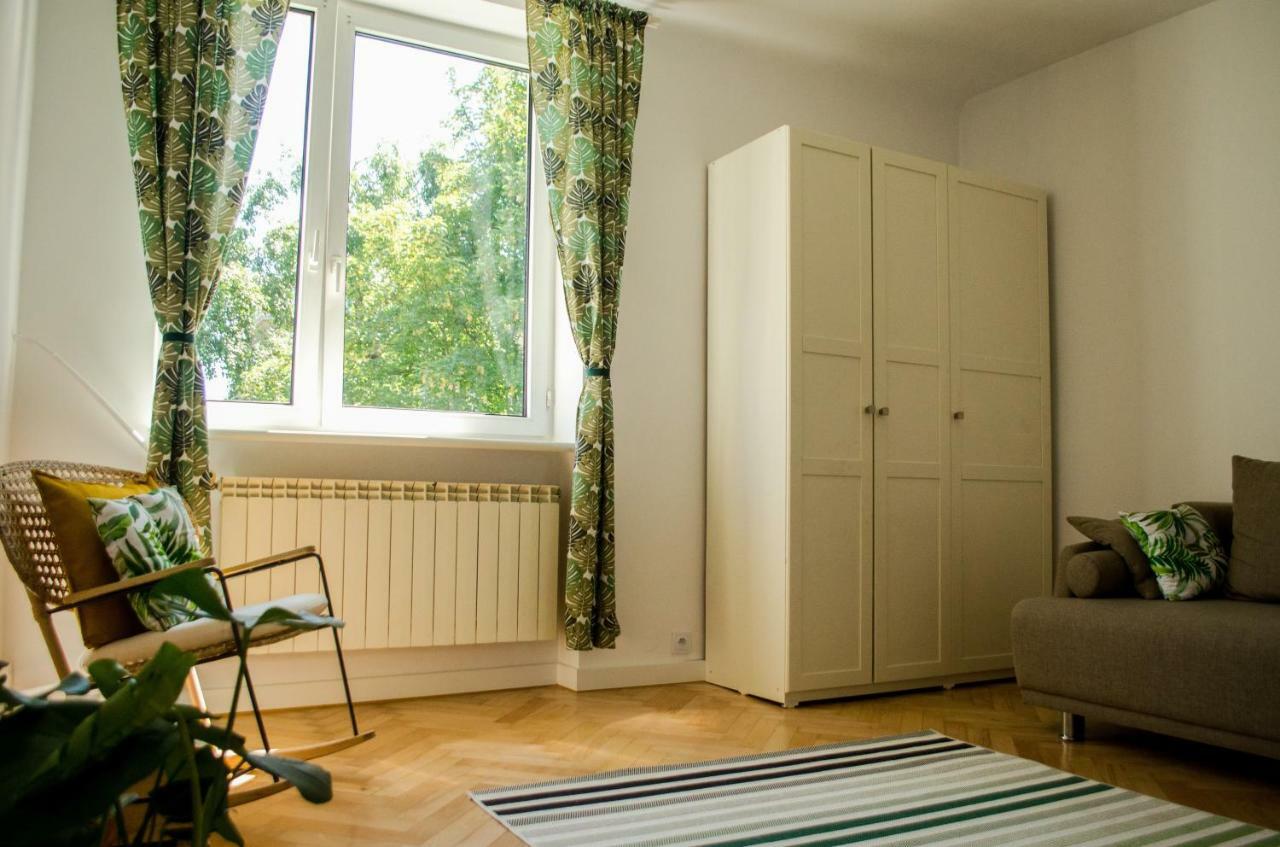 Slow Life Apartment Next To Metro Station Warschau Exterior foto